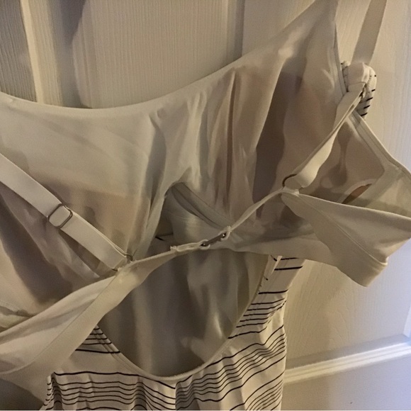 Athleta White Black Chevron Striped Built in Bra Bathing Suit 38B/C Medium - Picture 5 of 5